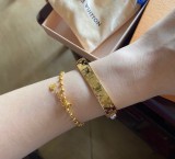 大人気 ルイヴィトン コピー LVニュートラル彫刻アルファベットブレスレット