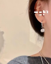 追跡付 シャネル 偽物通販 Chanelの中古ブロックピアス