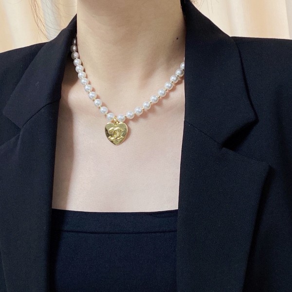 【話題商品！】シャネル 激安偽物 ChanelのダブルCパールハート ネックレス