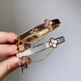 ★超人気 ルイヴィトン 激安通販 LVアルファベットロックかぎ本腕輪
