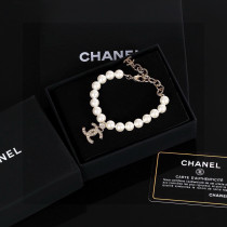 入手困難 シャネル n級品 Chanelの新型パールブレスレット