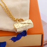 日本未入荷 ルイヴィトン コピーおすすめ LV スーツケースはフランス ネックレス2色