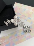 【話題商品！】シャネル 偽物通販 Chanelののクリスタル山茶花たっぷりアルファベットピアスアクセサリー