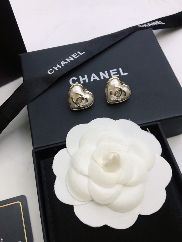 超奇跡の入荷☆ シャネル コピー Chanel2025新型桃心クラシックロゴピアス