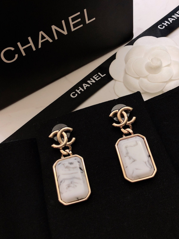 一目惚れ♪ シャネル 激安偽物 Chanelの小香真珠のイヤリング