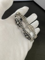 稀少 クロムハーツ コピーおすすめ 十字架を透かし彫りにした旧カップルの個性的なブレスレット