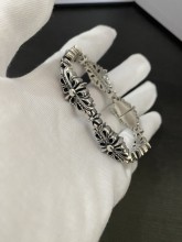 稀少 クロムハーツ コピーおすすめ 十字架を透かし彫りにした旧カップルの個性的なブレスレット