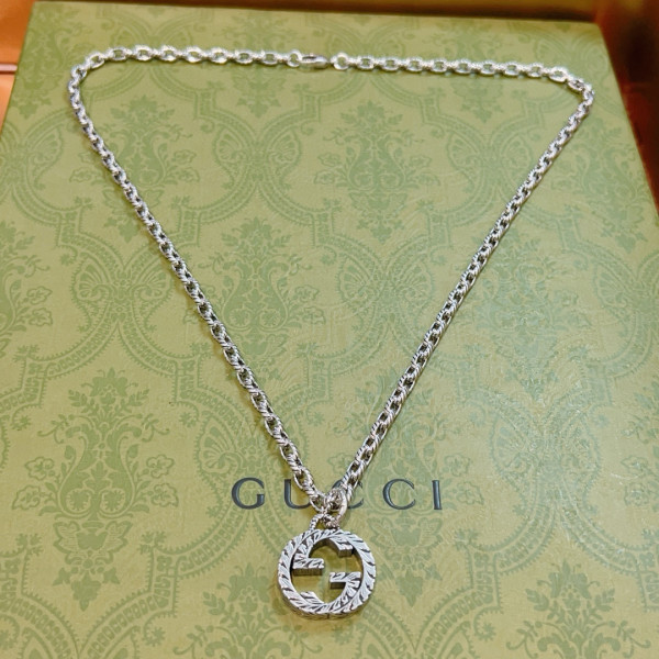 一目惚れ♪ グッチ n級品 のダブルGネックレス