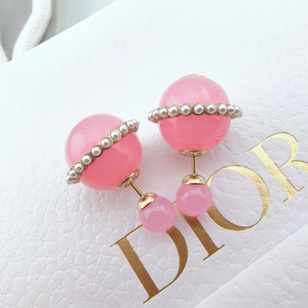 累積売上総額第１位！ディオール 激安偽物 のDior アルファベットのイヤリング