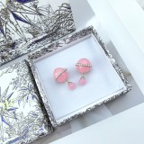 累積売上総額第１位！ディオール 激安偽物 のDior アルファベットのイヤリング