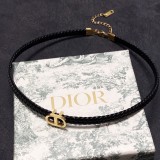 入手困難 ディオール コピー Dior のアルファベットの最新レザーネックレス