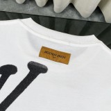 累積売上総額第１位！ルイヴィトン 激安通販 25 ssクラシックなオールドフラワーのアルファベットロゴ落書き半袖Tシャツ