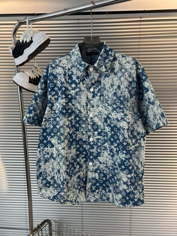 日本未入荷 ルイヴィトン 激安偽物 のLV 25SS春夏オールドフラワーレトロ水洗いデニム半袖シャツコート