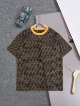 ★超人気 フェンディ n級品 2025のカラー襟元いっぱいの花の丸首がおしゃれな半袖Tシャツ