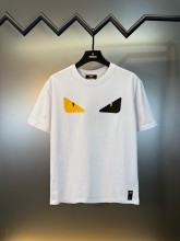 入手困難 フェンディ コピー 2025SSの定番リトルモンスター目もと半袖Tシャツ2色