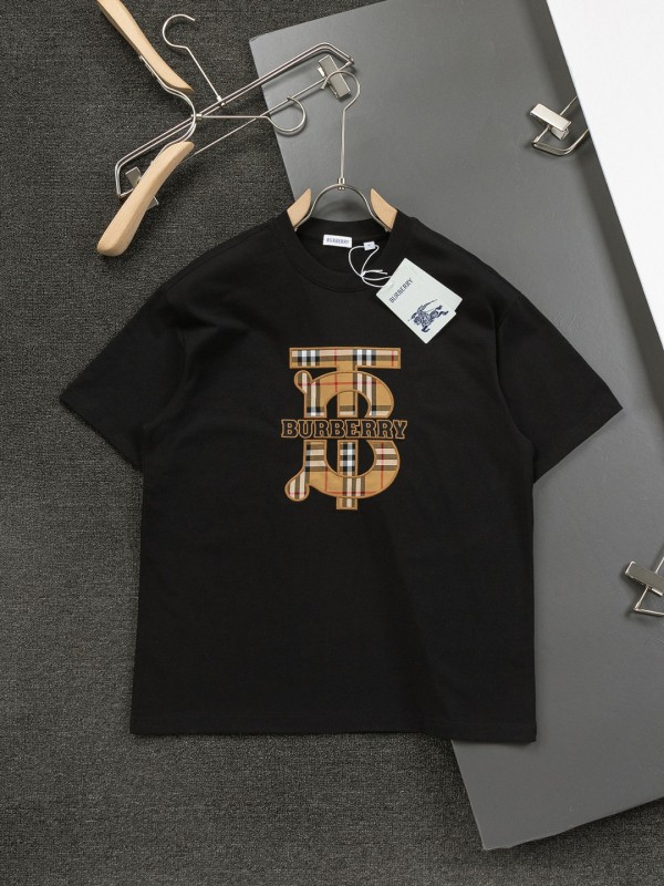 追跡付 バーバリー 偽物通販 アルファベット刺繍二重袖背格子貼布の精巧で美しい重工芸Tシャツ