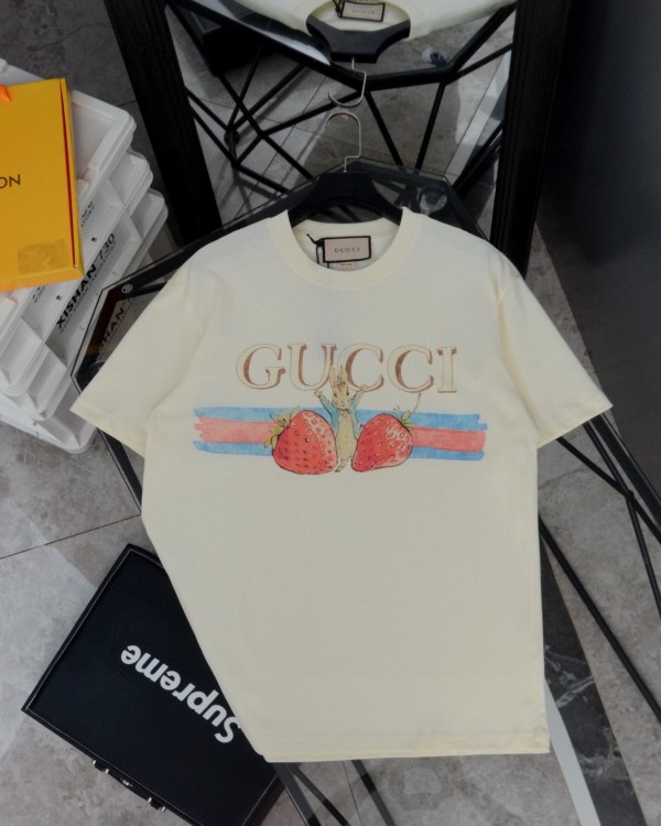 稀少 グッチ コピーおすすめ いちごうさぎプリントクルーネック半袖Tシャツ