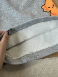 【限定】グッチ コピー Gucci シンプルでカジュアルなファッションにぴったりなサイド子猫プリントグレーパンツ
