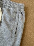 【限定】グッチ コピー Gucci シンプルでカジュアルなファッションにぴったりなサイド子猫プリントグレーパンツ