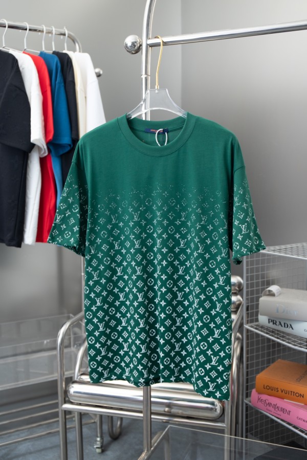 日本未入荷 ルイヴィトン スーパーコピー 老花グラデーション半袖Tシャツ