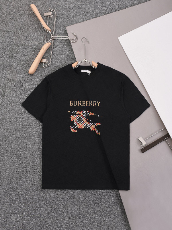 日本未入荷 バーバリー 激安偽物 の胸に軍馬クロスステッチ刺繍工芸丸首半袖Tシャツ