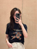 日本未入荷 バーバリー 激安偽物 の胸に軍馬クロスステッチ刺繍工芸丸首半袖Tシャツ