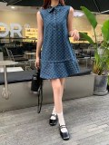 新作 グッチ 激安偽物 の春夏コレクションのダブルGジャカードロゴ開襟ノースリーブデニムワンピース