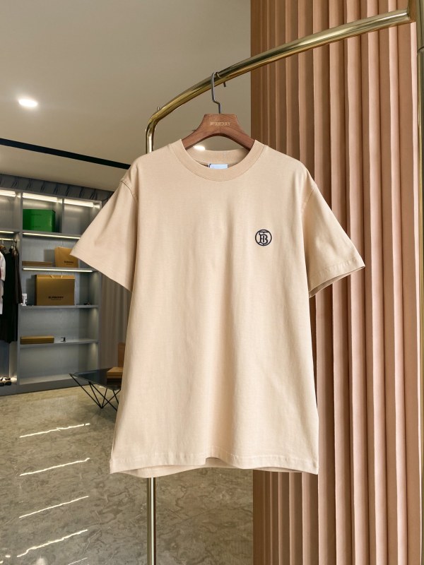 日本未入荷 バーバリー 偽物通販 の半袖Tシャツ