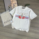 日本未入荷 グッチ n級品 のピーターラビットグラフィティキャラクターいちごプリント男女カップル丸首半袖Tシャツ