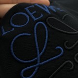 超話題! ロエベ 偽物通販 のポケット刺繍ロゴラウンドネックショートT