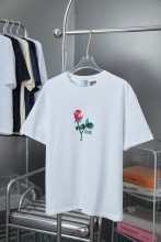 【話題商品！】ロエベ 偽物通販 の赤バラプリント半袖