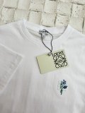 入手困難 ロエベ コピーおすすめ のフラワー刺繍コットン半袖Tシャツ