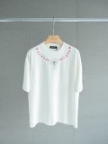 超話題! クロムハーツ コピーおすすめ の襟元サンスクリット十字架刺繍ラウンドネック半袖Tシャツ2色