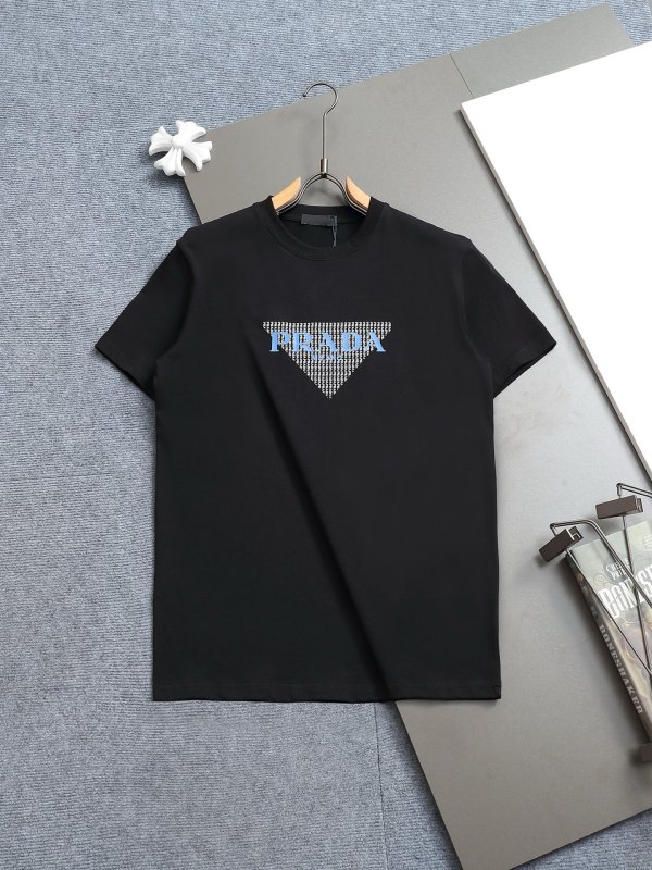 日本未入荷 プラダ 激安偽物 の丸首半袖Tシャツ