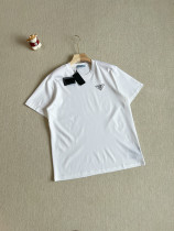 入手困難 プラダ 偽物通販 のロゴアルファベットプリントラウンドネック半袖Tシャツメンズ