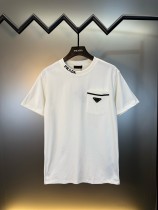 【話題商品！】プラダ 偽物通販 の三角マークポケット半袖Tシャツ