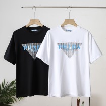 【話題商品！】プラダ 激安通販 の丸首半袖ゆったりTシャツ2色
