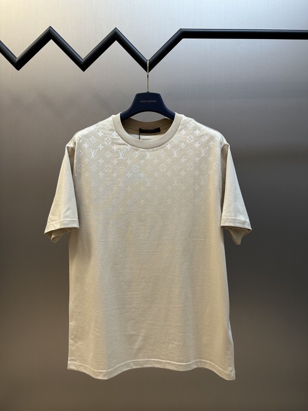 使い勝手良し ルイヴィトン n級品 2025 SS Lv グラデーション老花Tシャツ
