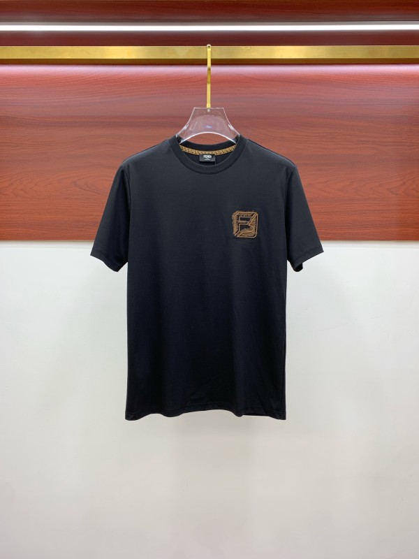 高品質 フェンディ 激安偽物 のメンズカジュアル下地半袖Tシャツ