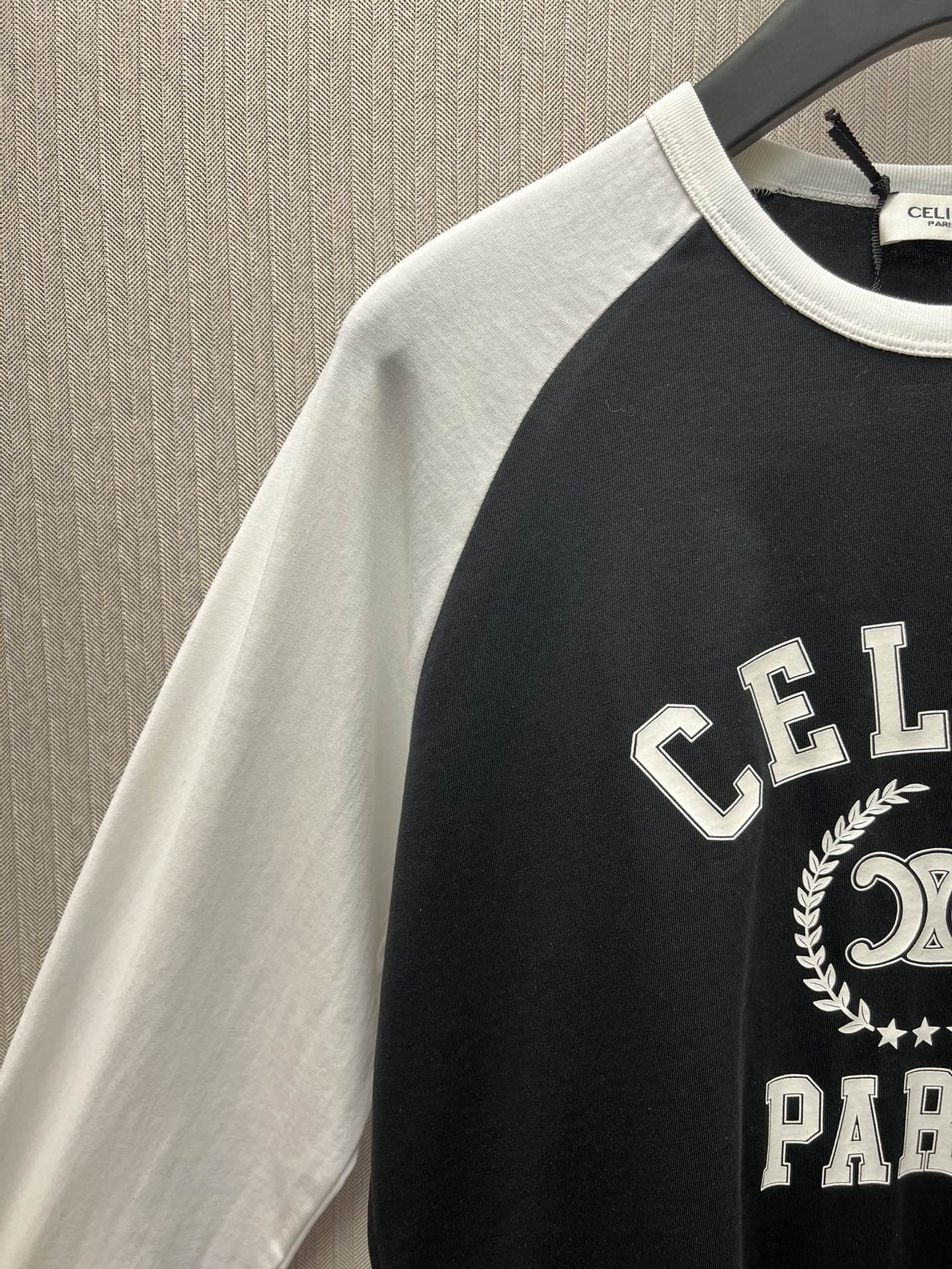 CELINE PARIS ラグランスリーブTシャツ 日本未入荷 セリーヌ スーパーコピー の25 ss新型プリント