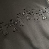 大人気 クロムハーツ コピー の布を貼ってTシャツを刺繍する