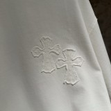 稀少 クロムハーツ スーパーコピー の布を貼ってTシャツを刺繍する