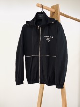 稀少 プラダ スーパーコピー の キャップ付きジャケット