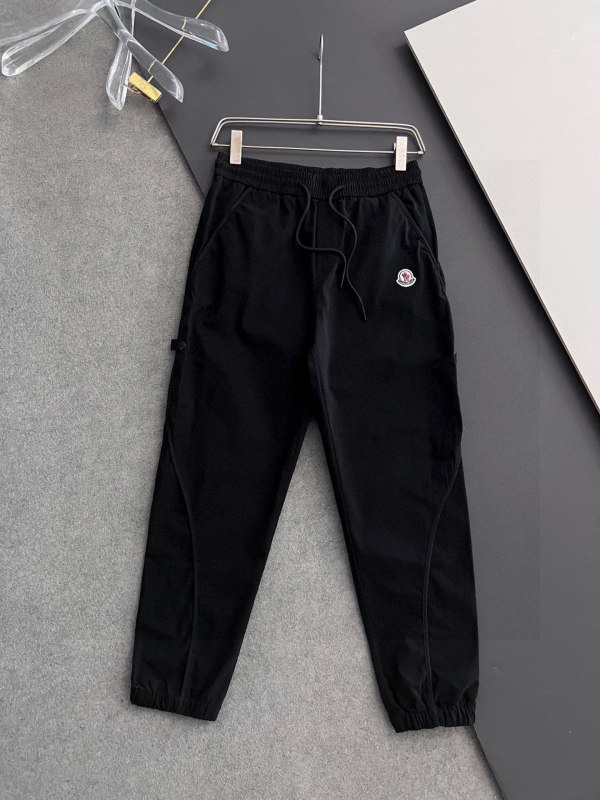 日本未入荷 モンクレール 激安偽物 25SS 秋土色長ズボン男性ロゴシート布引き紐カジュアル長ズボン