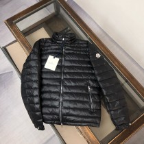 累積売上総額第１位！ モンクレール 偽物通販 秋冬のメンズショートダウンジャケット 軽量ダウンコート