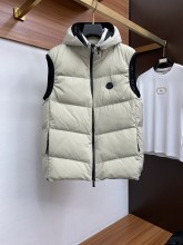 日本未入荷 モンクレール コピー 秋冬のメンズファッションダウンベスト
