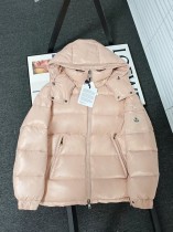日本未入荷 モンクレール コピーおすすめ の白貝母亮面エナメルダウンジャケット