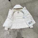 【限定】 モンクレール スーパーコピー のショート丈ウエストシルエットジッパー長袖ダウン