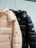 日本未入荷 モンクレール コピーおすすめ の白貝母亮面エナメルダウンジャケット