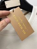 累積売上総額第１位！バーバリー 偽物通販 の2026SS胸のトップに凹凸のあるアルファベット模様のロゴ衛衣